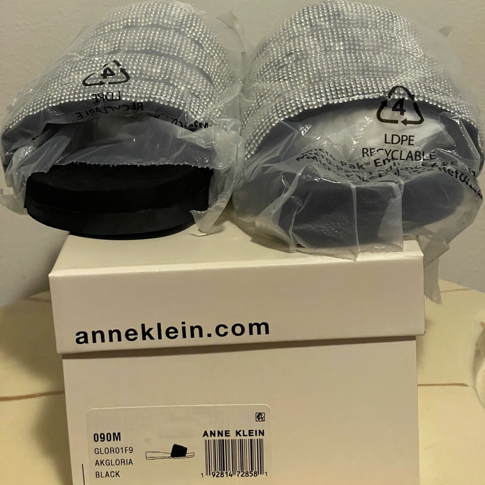 Anne Klein, Akgloria Black Sandals